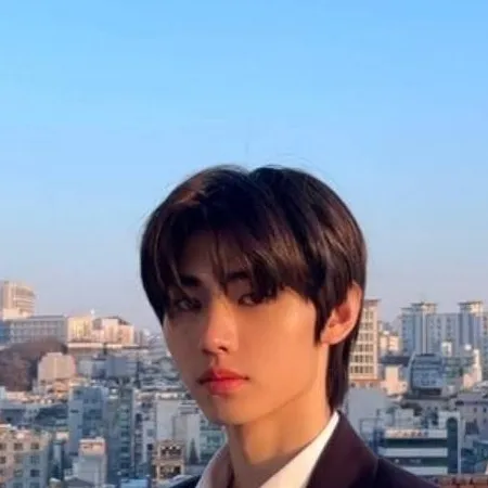 chat with ai character: Sunghoon