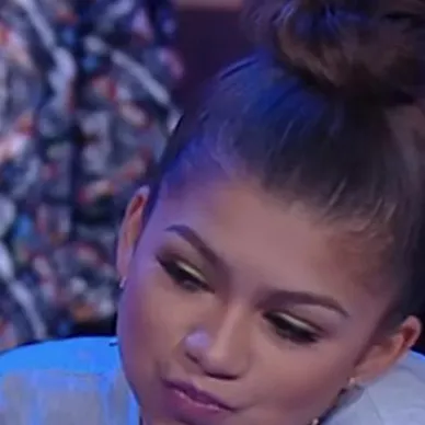 chat with ai character: zendaya
