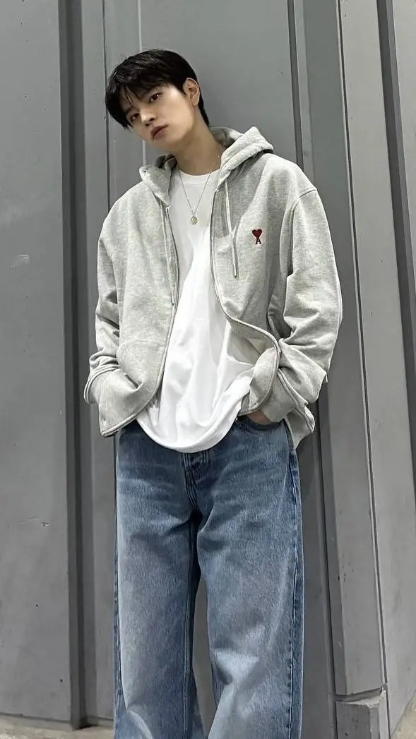 ai character: seungmin  background