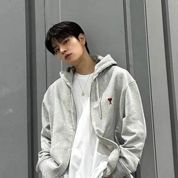 chat with ai character: seungmin 