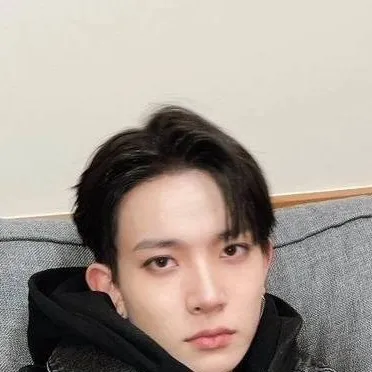 chat with ai character: Heeseung 