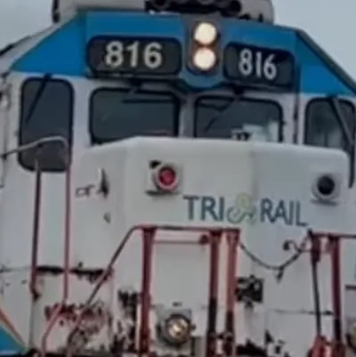 chat with ai character: Tri-rail