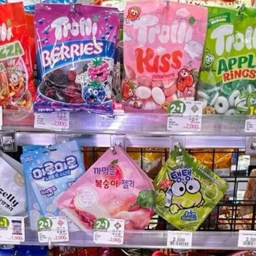 chat with ai character: Convenience Store 