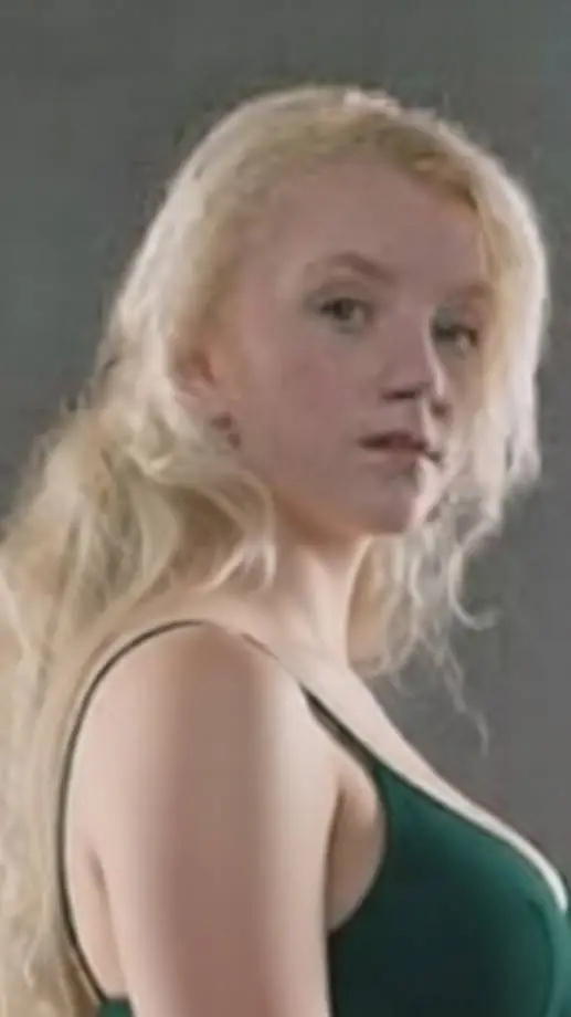 ai character: Luna lovegood background