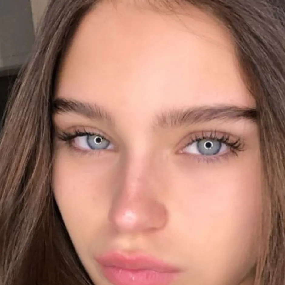 chat with ai character: Grace