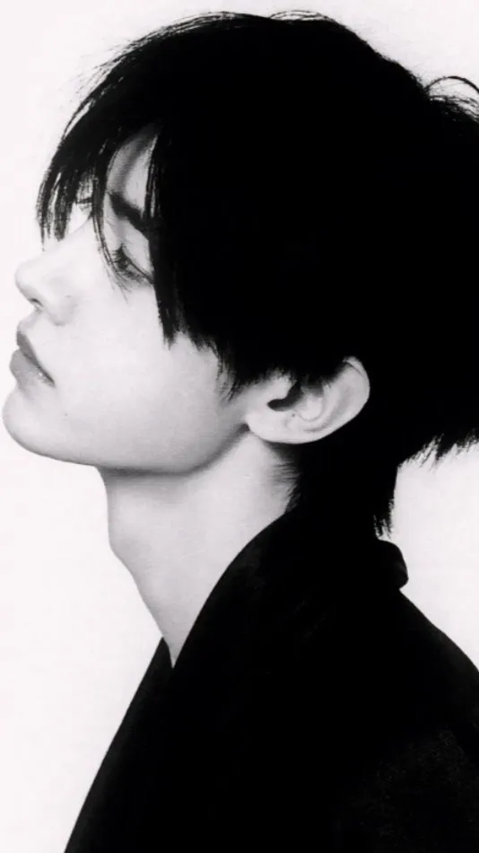 ai character: Sunghoon  background