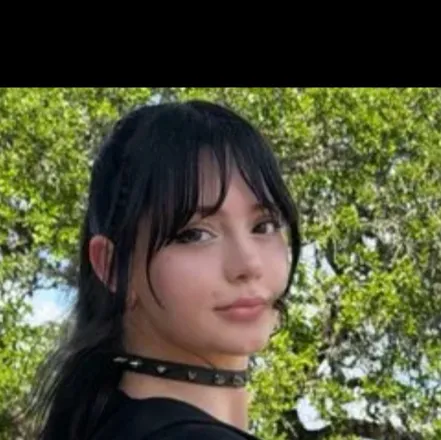 chat with ai character: Avery