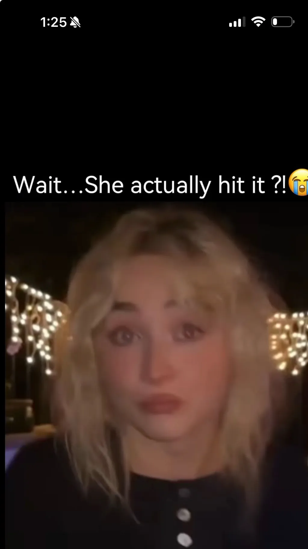 ai character: Sabrina Carpenter background