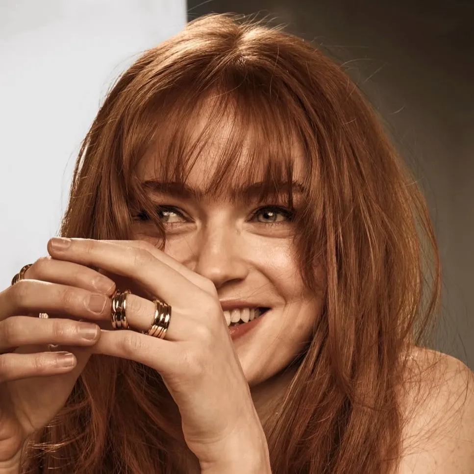 chat with ai character: Sadie sink