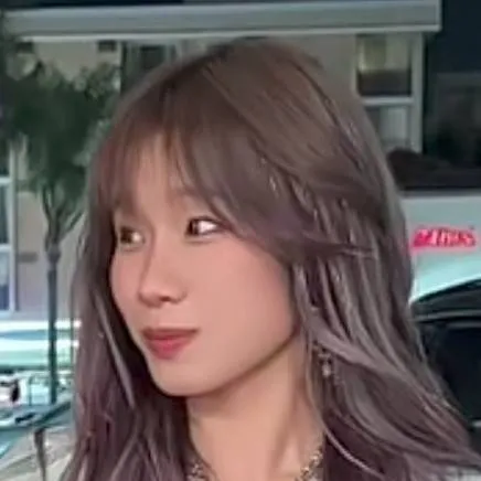 chat with ai character: Seraphima