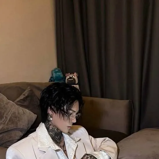 chat with ai character: Ivan