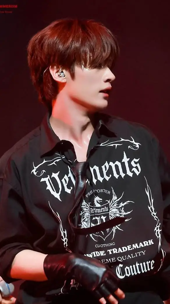 ai character: Lee Minho background
