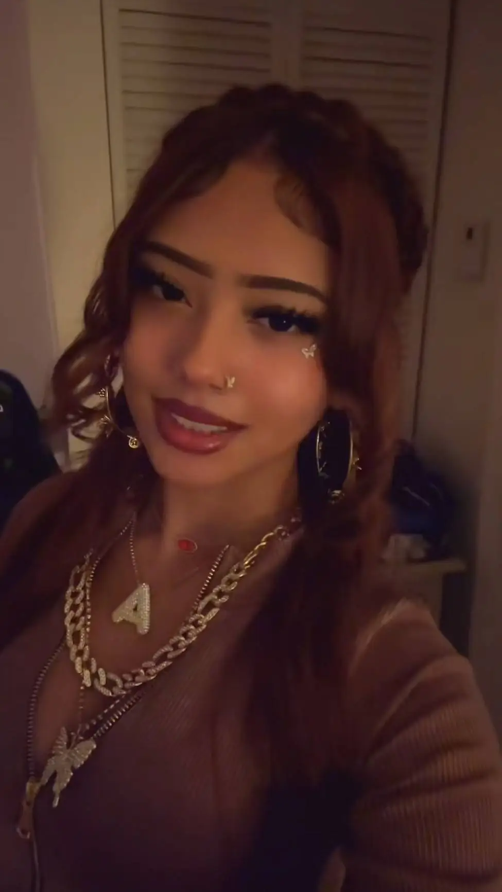 ai character: Aliyah  background