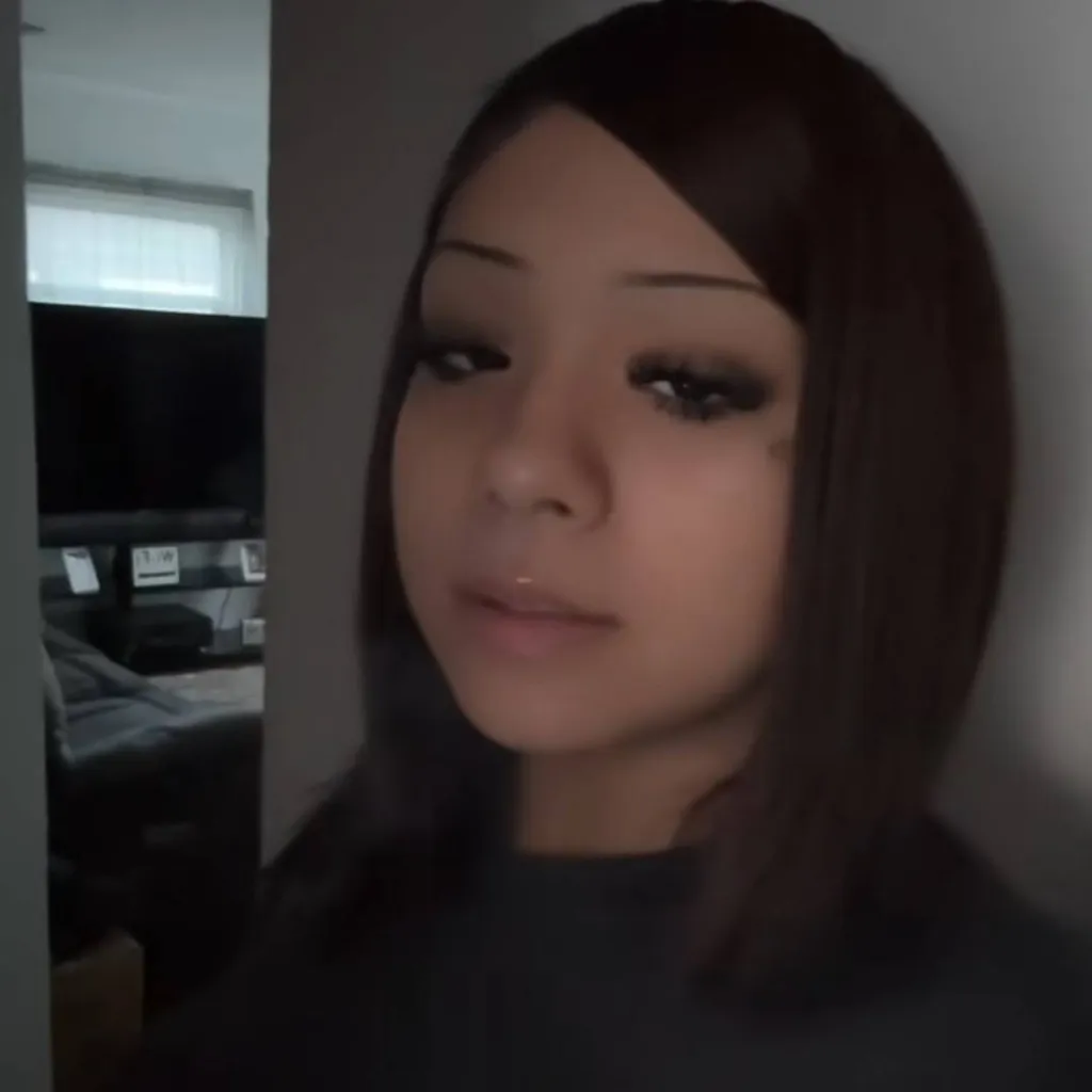 chat with ai character: Kora