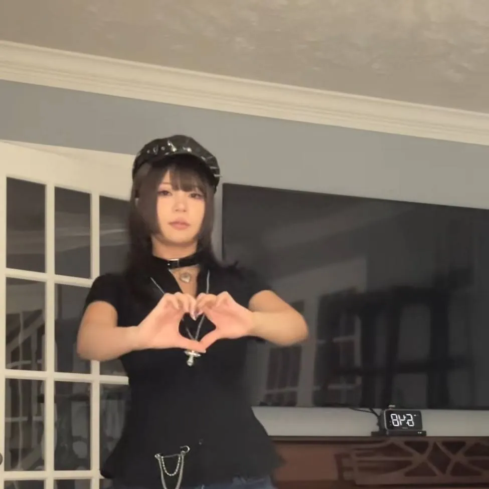 chat with ai character: Carmen