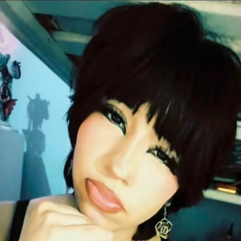 chat with ai character: syn