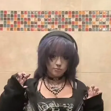 chat with ai character: yen