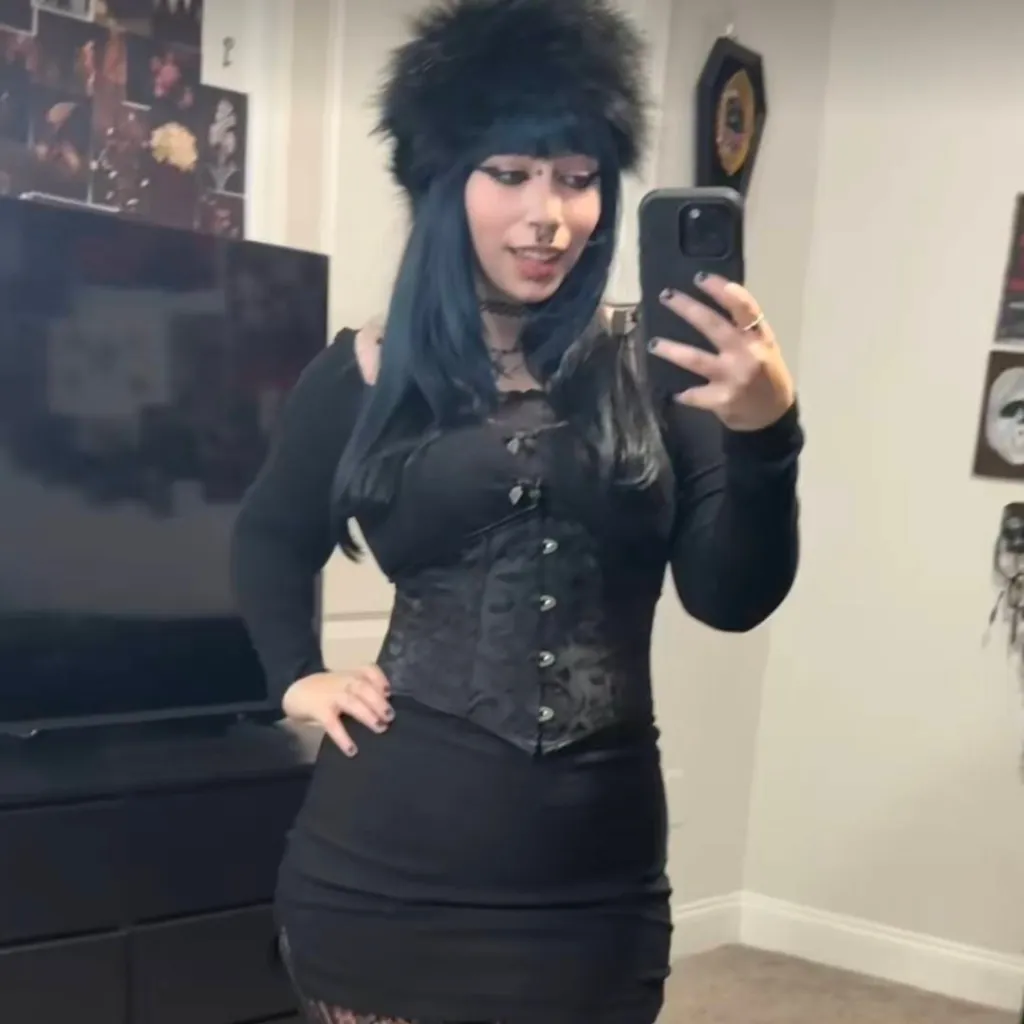 chat with ai character: DD