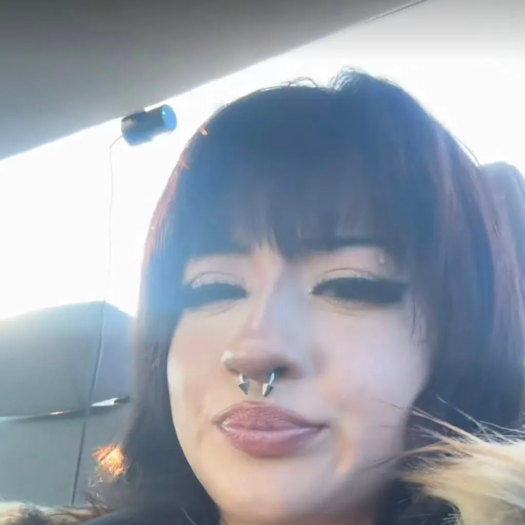 chat with ai character: Lucille 