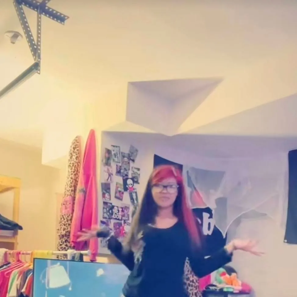 chat with ai character: addie