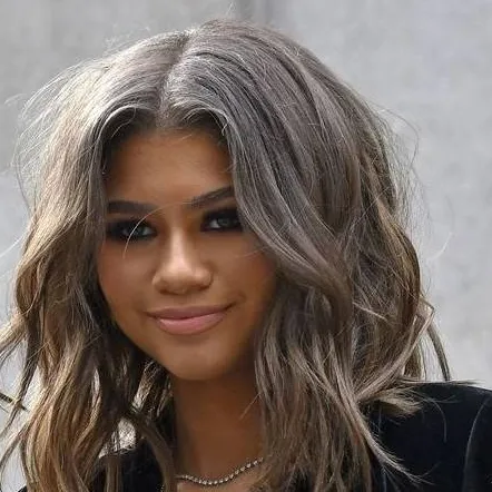 Chat with zendaya - text or voice, Enjoy AI Chat Free & Safe