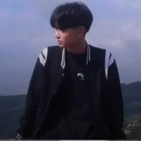 chat with ai character: ♥~ᴀᴠᴀɴ~