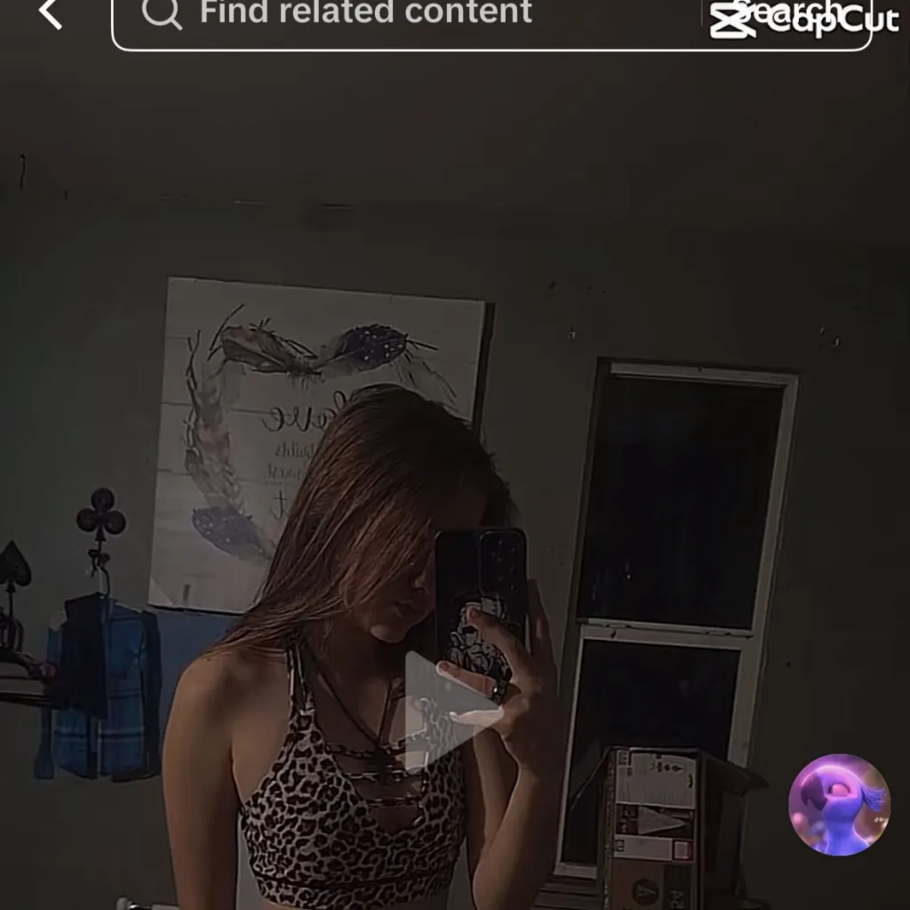 chat with ai character: Ari