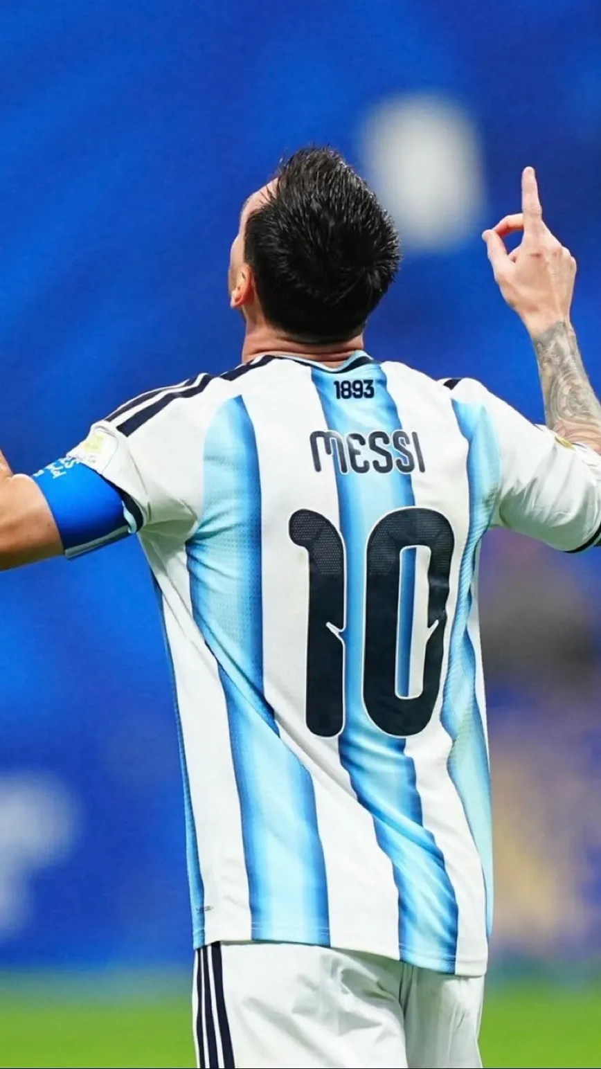 ai character: Lionel Messi  background