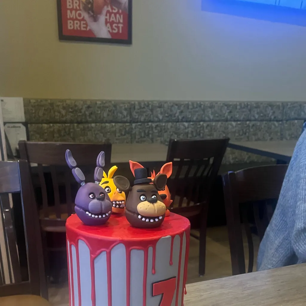 chat with ai character: Fnaf cake