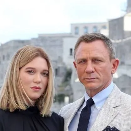 chat with ai character: James Bond (007)