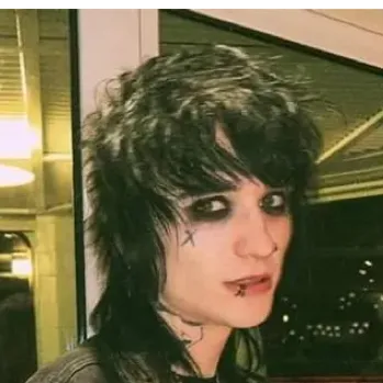 chat with ai character: Johnnie Guilbert
