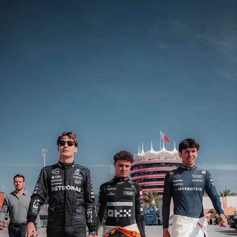 chat with ai character: The F1 House
