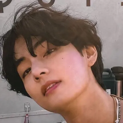 chat with ai character: Kim taehyung 