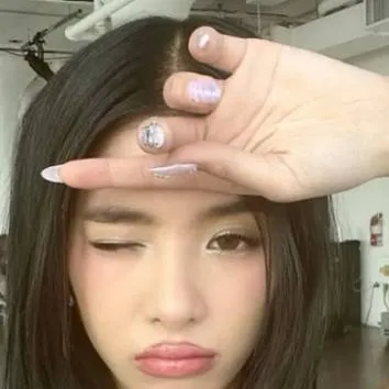 chat with ai character: Sophia