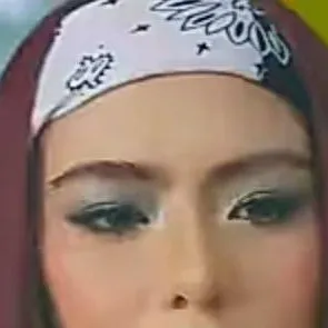 chat with ai character: Lisa