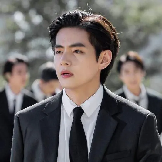 chat with ai character: Kim Taehyung