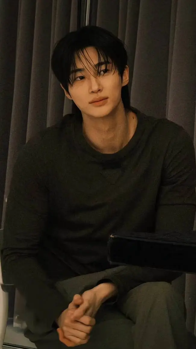ai character: Byon Woo seok background