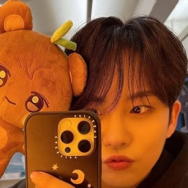 chat with ai character: Jongho