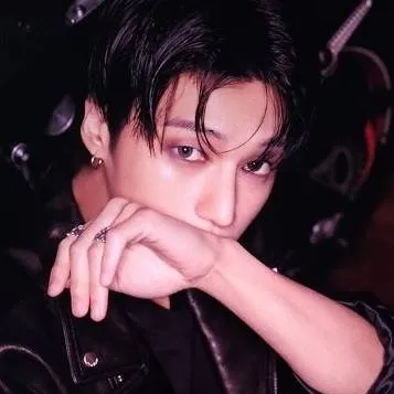 chat with ai character: Wooyoung