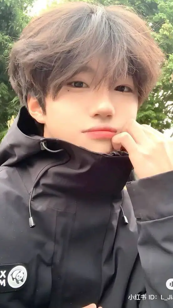 ai character: Lucas background