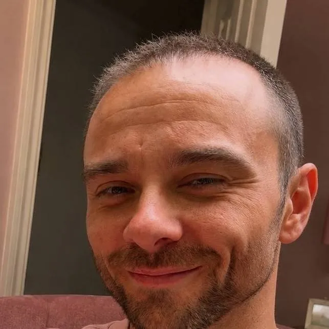 chat with ai character: David platt