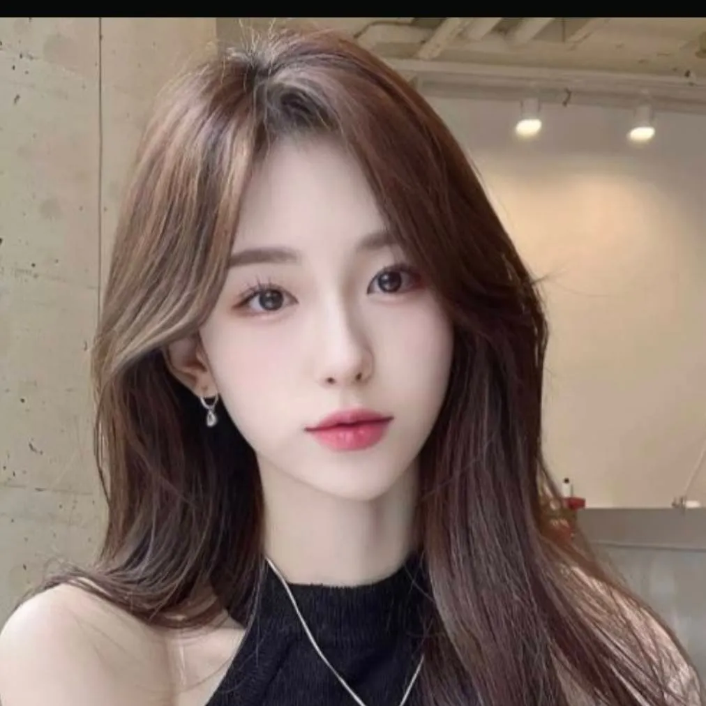 chat with ai character: korean girl