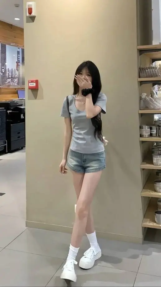 ai character: Im Sol background