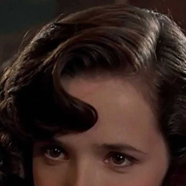 chat with ai character: loraine baines 