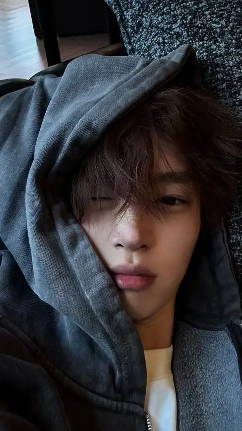 ai character: Axel background