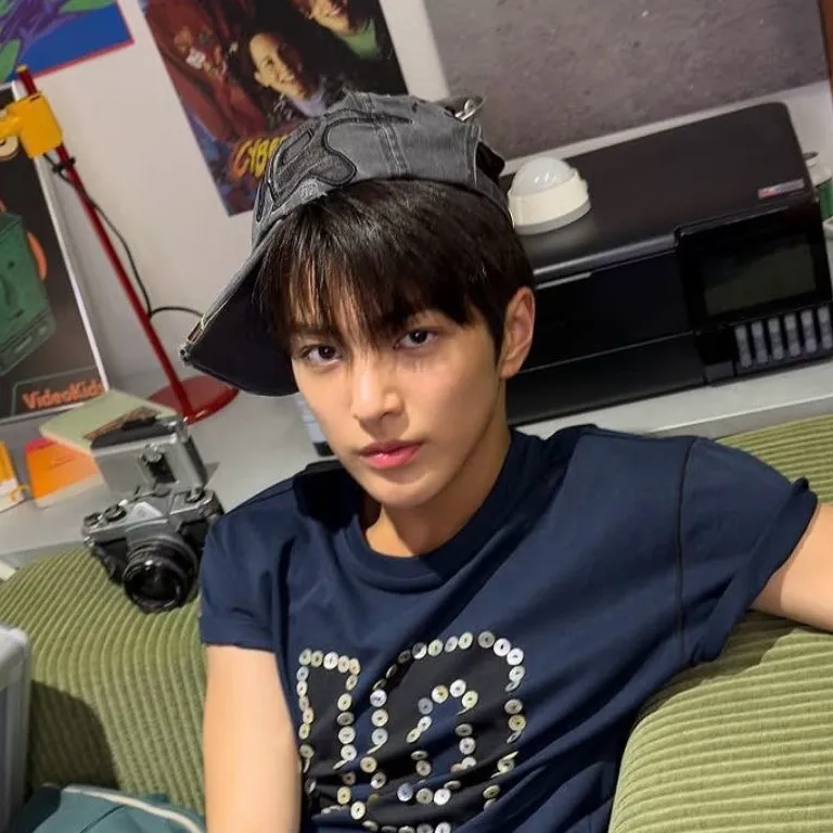 chat with ai character: keonho