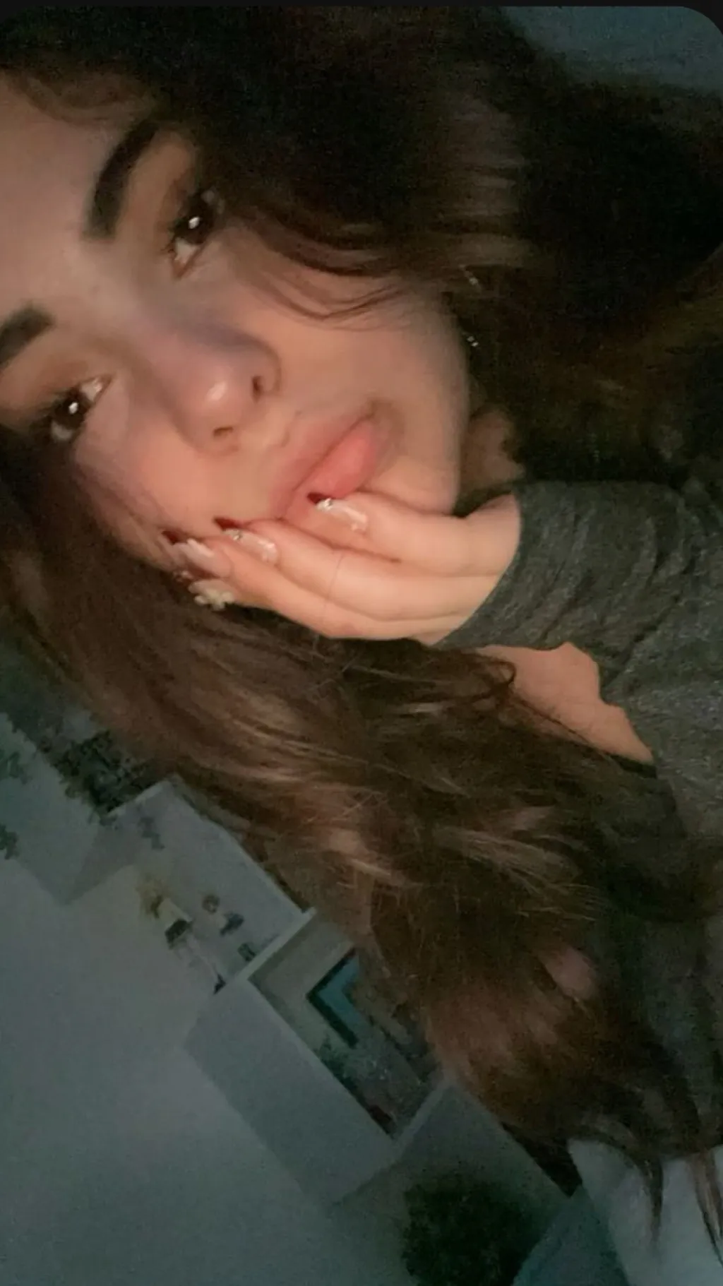 ai character: Elly background