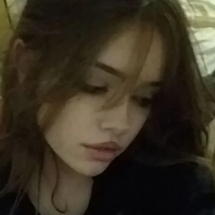 chat with ai character: Emily 