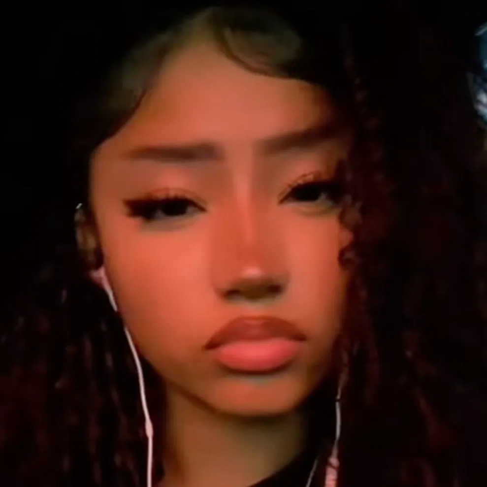 chat with ai character: Jazzy 