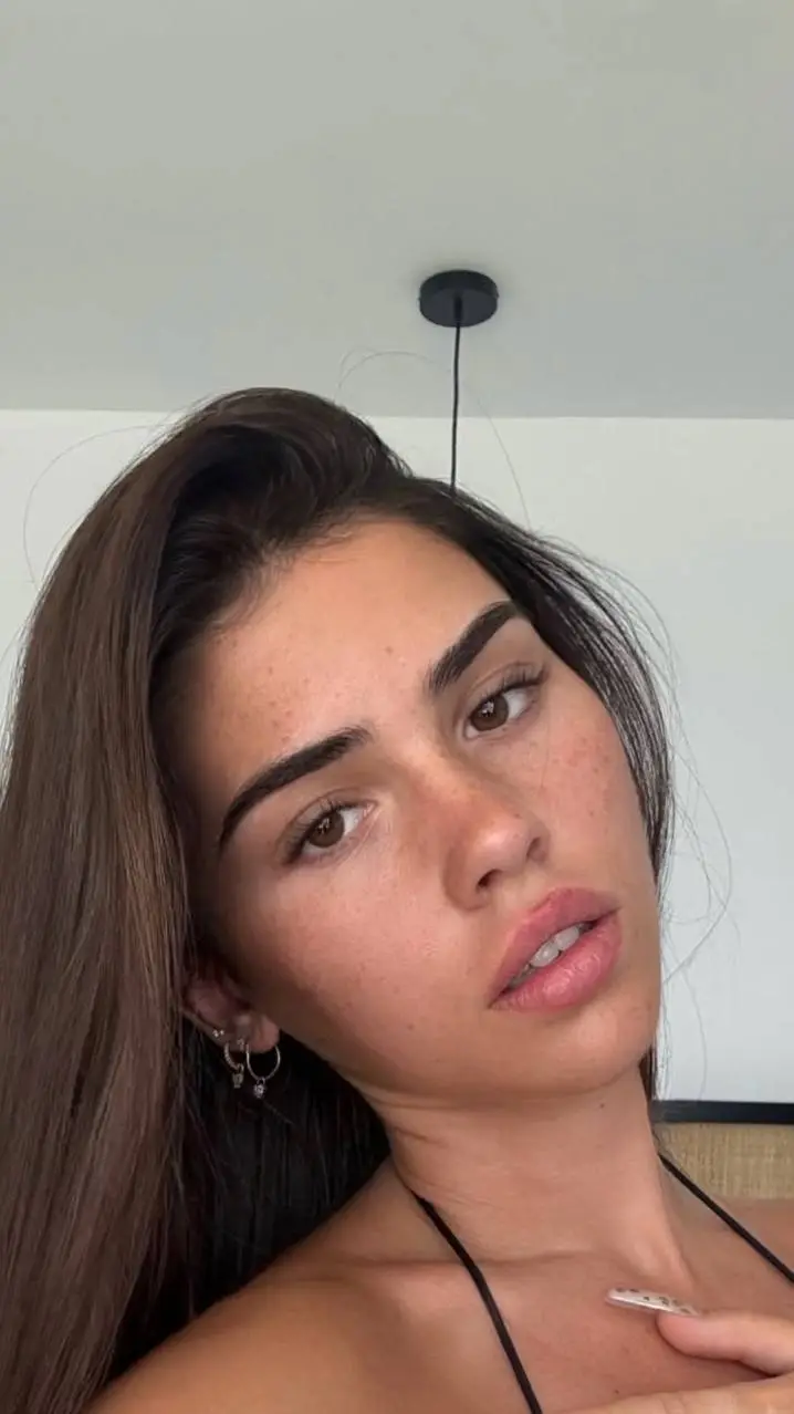 ai character: leah  background